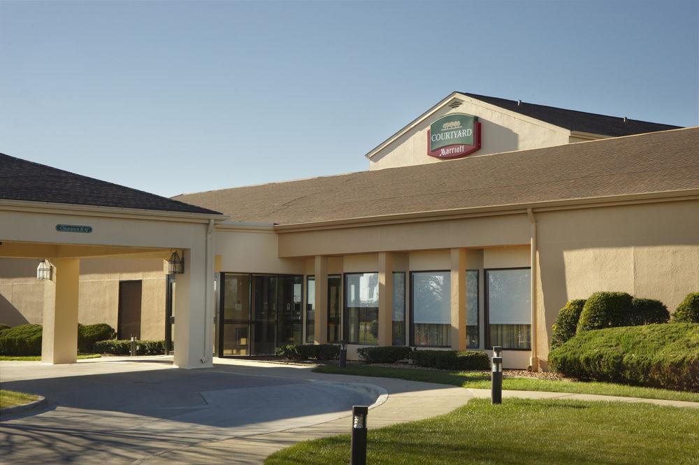 Courtyard Des Moines West/Clive Hotel Exterior photo